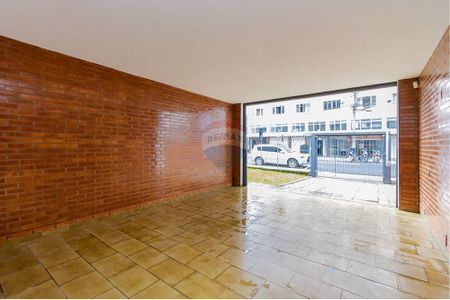 10_photo/94dce443d1.85af573e44074131-ATLAS-0ecee4c3-74e7-4d3f-88c3-8a2bdb095c1f.jpg de casa para alugar com 5 quartos, 447m² em Centro, Curitiba