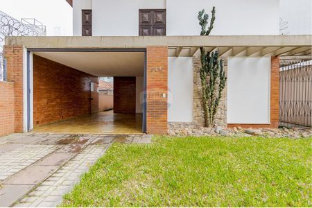 8_photo/94dce443d1.85af573e44074131-ATLAS-2f23e81d-67d1-4a3f-9fc8-ed1857c9cbd2.jpg de casa para alugar com 5 quartos, 447m² em Centro, Curitiba