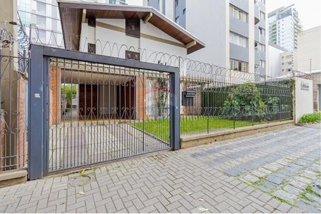 6_photo/94dce443d1.85af573e44074131-ATLAS-6f0e34bb-fb97-4519-94f3-28d1fb8d716f.jpg de casa para alugar com 5 quartos, 447m² em Centro, Curitiba