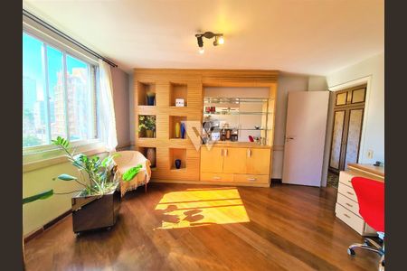 4_photo/94dce44445.617e4d86f4b9d3f4-ATLAS-1e1b6ff0-e1c5-4582-81bd-ad148f66cb7f.jpg de apartamento à venda com 4 quartos, 172m² em Centro, Curitiba