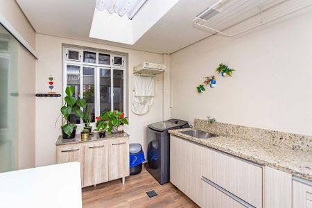 11_photo/94dce4451d.e2591749ecfdc747-ATLAS-ccf754aa-3665-45b2-a9ea-a04f48a1641f.jpg de apartamento à venda com 3 quartos, 109m² em Centro, Curitiba