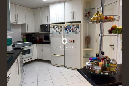 7_photo/94dce446b5.e4005c95a570330d-ATLAS-276141b5-e060-4f6d-9d67-8795a23a5733.jpg de apartamento à venda com 3 quartos, 149m² em Centro, Curitiba