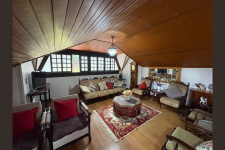 27_photo/94dce44975.ac3b32f3884e407f-ATLAS-266c2ef1-d83d-4de3-9d60-03e9f15ddb2b.jpg de casa à venda com 6 quartos, 400m² em Cristo Rei, Curitiba