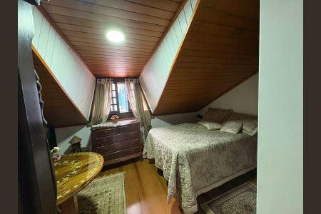 34_photo/94dce44975.ac3b32f3884e407f-ATLAS-3852615a-e79a-4652-bbb5-6bb87fe5b398.jpg de casa à venda com 6 quartos, 400m² em Cristo Rei, Curitiba