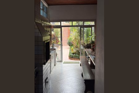 8_photo/94dce44975.ac3b32f3884e407f-ATLAS-79121709-a353-4c18-856b-c8aa61a45490.jpg de casa à venda com 6 quartos, 400m² em Cristo Rei, Curitiba