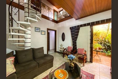 8_photo/94dce44975.ac3b32f3884e407f-ATLAS-9fca8c90-d226-45c8-9657-9f07bb9725d5.jpg de casa à venda com 5 quartos, 482m² em Cristo Rei, Curitiba