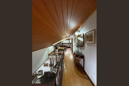 25_photo/94dce44975.ac3b32f3884e407f-ATLAS-a90980f7-243d-45c0-bb2a-869a1d3c0c92.jpg de casa à venda com 6 quartos, 400m² em Cristo Rei, Curitiba