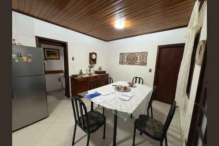 10_photo/94dce44975.ac3b32f3884e407f-ATLAS-ba398ee8-5343-49c4-a5d8-9167a14035fe.jpg de casa à venda com 6 quartos, 400m² em Cristo Rei, Curitiba