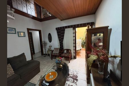 13_photo/94dce44975.ac3b32f3884e407f-ATLAS-bab42f90-78c5-4a81-afc9-b7dbc7e8162c.jpg de casa à venda com 6 quartos, 400m² em Cristo Rei, Curitiba