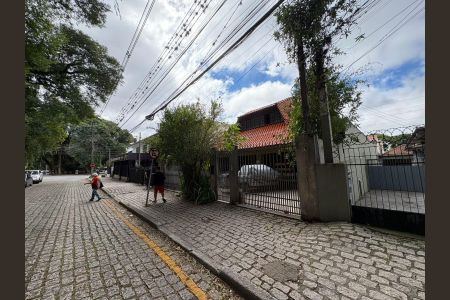 1_photo/94dce44975.ac3b32f3884e407f-ATLAS-e1b724cc-e008-41e5-a1fe-a183c1e49fa4.jpg de casa à venda com 6 quartos, 400m² em Cristo Rei, Curitiba