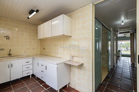 6_photo/94dce44ad9.692fcc511d44006f-ATLAS-269914eb-b46f-40d7-abf1-e1d7fbff1ea6.jpg de casa à venda com 3 quartos, 247m² em Cristo Rei, Curitiba