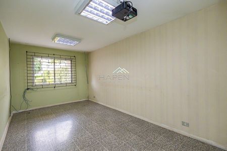 10_photo/94dce44ad9.692fcc511d44006f-ATLAS-5ae5ca9c-e942-47d8-a0bd-a72dfad16ab1.jpg de casa à venda com 3 quartos, 247m² em Cristo Rei, Curitiba