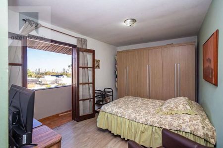 30_photo/94dce44b23.275fe3fcda77567d-ATLAS-d74a2aff-f78f-45e3-9d50-3347f73e6c2f.jpg de casa à venda com 3 quartos, 195m² em Alto da XV, Curitiba