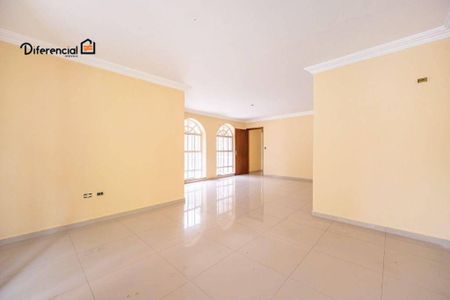 2_photo/94dce44cd7.f66ed5d703e44af7-ATLAS-13e8f81d-ee28-42d1-85c7-4a91e0a64b5d.jpg de casa à venda com 4 quartos, 232m² em Cristo Rei, Curitiba