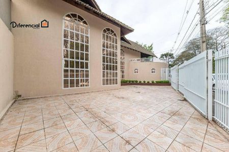 4_photo/94dce44cd7.f66ed5d703e44af7-ATLAS-17f42db6-1164-415d-89c1-80ff9a1c105d.jpg de casa à venda com 4 quartos, 232m² em Cristo Rei, Curitiba