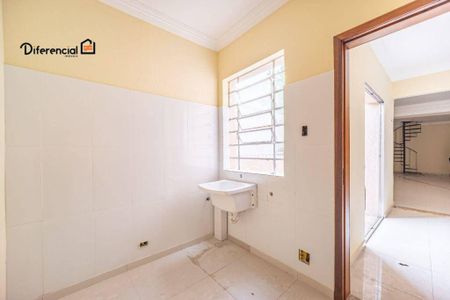 23_photo/94dce44cd7.f66ed5d703e44af7-ATLAS-478d64ac-968d-4593-86f2-871b0d4ae1f5.jpg de casa à venda com 4 quartos, 232m² em Cristo Rei, Curitiba