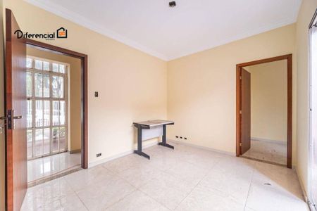 20_photo/94dce44cd7.f66ed5d703e44af7-ATLAS-7f6bcc09-4698-4764-a439-88d92863954f.jpg de casa à venda com 4 quartos, 232m² em Cristo Rei, Curitiba