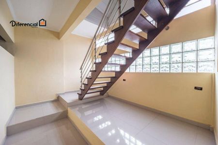 42_photo/94dce44cd7.f66ed5d703e44af7-ATLAS-814c642c-64e2-4da2-9ffc-764c2fff7fbb.jpg de casa à venda com 4 quartos, 232m² em Cristo Rei, Curitiba