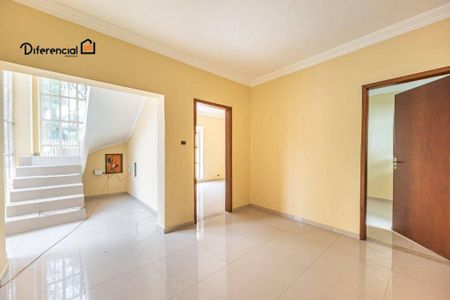 7_photo/94dce44cd7.f66ed5d703e44af7-ATLAS-a42e4920-8f36-4313-a584-6352c2110165.jpg de casa à venda com 4 quartos, 232m² em Cristo Rei, Curitiba