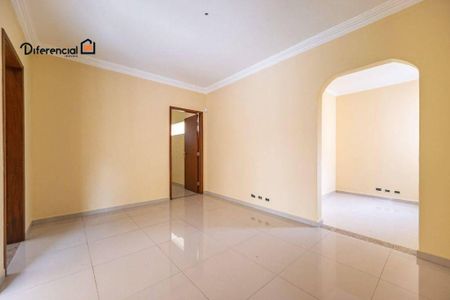 37_photo/94dce44cd7.f66ed5d703e44af7-ATLAS-b69a4219-f24f-4ce8-8a5c-b779fb9231c5.jpg de casa à venda com 4 quartos, 232m² em Cristo Rei, Curitiba
