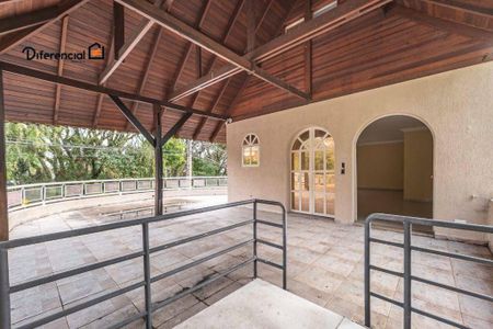 48_photo/94dce44cd7.f66ed5d703e44af7-ATLAS-f34a1ed4-4390-4bfc-92d5-1fd6b5a7b044.jpg de casa à venda com 4 quartos, 232m² em Cristo Rei, Curitiba