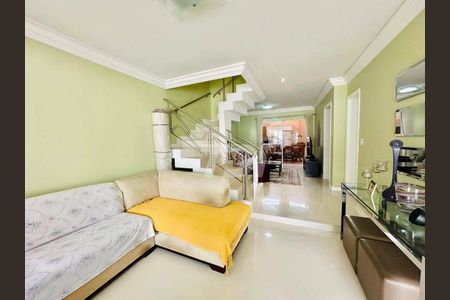 3_photo/94dce44d3d.80407ae95c34fc69-ATLAS-b0839680-fe06-4e62-a0a9-b4c5b6cbbd7d.jpg de casa à venda com 4 quartos, 206m² em Cristo Rei, Curitiba