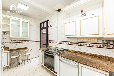 17_photo/94dce44d87.8112f57c7da29d24-ATLAS-12fb257e-822c-42ee-aa6e-deb73e5e5b1c.jpg de casa à venda com 3 quartos, 297m² em Cristo Rei, Curitiba