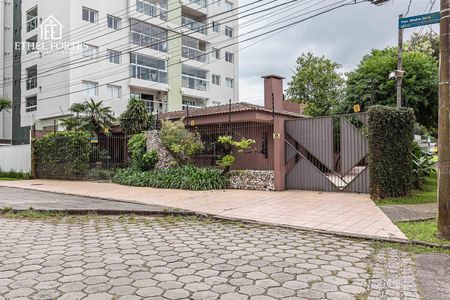 28_photo/94dce44d87.8112f57c7da29d24-ATLAS-80f2c1b1-77a6-4b27-9098-d4a8d4a59793.jpg de casa à venda com 3 quartos, 297m² em Cristo Rei, Curitiba