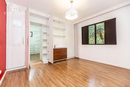 20_photo/94dce44d87.8112f57c7da29d24-ATLAS-9efdfb37-9864-499c-b2b6-66f0d64a25f1.jpg de casa à venda com 3 quartos, 297m² em Cristo Rei, Curitiba