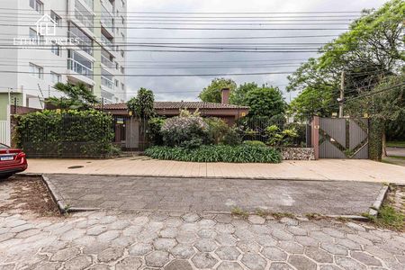 11_photo/94dce44d87.8112f57c7da29d24-ATLAS-aa3d8bef-671f-4f0f-98dd-ea0b1a3664db.jpg de casa à venda com 3 quartos, 297m² em Cristo Rei, Curitiba