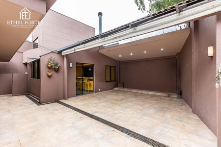 3_photo/94dce44d87.8112f57c7da29d24-ATLAS-c0deaf8d-22c5-473f-af9d-72d5e4ab7b22.jpg de casa à venda com 3 quartos, 297m² em Cristo Rei, Curitiba