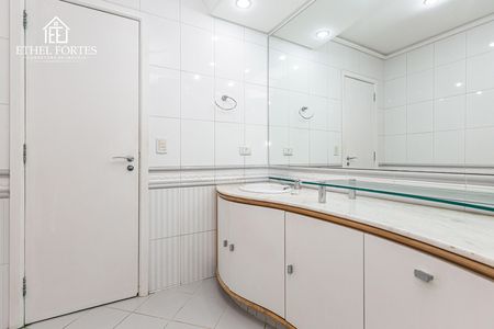 5_photo/94dce44d87.8112f57c7da29d24-ATLAS-cdbd4326-d76a-4d51-ad69-e5d62e3ecced.jpg de casa à venda com 3 quartos, 297m² em Cristo Rei, Curitiba