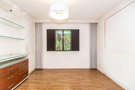 2_photo/94dce44d87.8112f57c7da29d24-ATLAS-de807bfb-e2ac-42a9-b709-ec814acd40d8.jpg de casa à venda com 3 quartos, 297m² em Cristo Rei, Curitiba