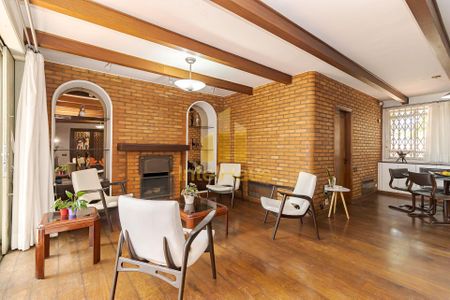 9_photo/94dce44df9.3714cccd63f8fe2d-ATLAS-dddf28a7-084b-4242-b5e6-4a6a63672dc4.jpg de casa à venda com 5 quartos, 384m² em Cristo Rei, Curitiba