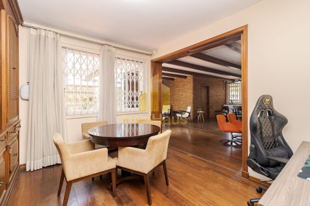 14_photo/94dce44df9.3714cccd63f8fe2d-ATLAS-e5eda741-a38a-4a38-98d3-86a68c53c0dd.jpg de casa à venda com 5 quartos, 384m² em Cristo Rei, Curitiba