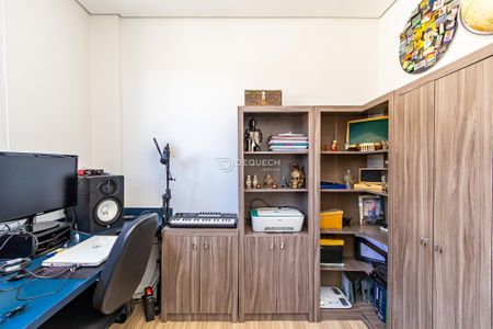 5_photo/94dce44e27.86fb319dd995b8e2-ATLAS-0cb8d20a-b5b0-4d61-b469-d96a79e806d4.jpg de apartamento à venda com 3 quartos, 86m² em Cristo Rei, Curitiba