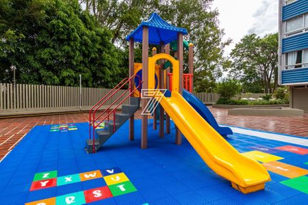 42_photo/94dce44efd.df3c0c3d7e4e96c2-ATLAS-765c0f77-c45a-4282-91ea-866d89a2e233.jpg de apartamento à venda com 2 quartos, 79m² em Cristo Rei, Curitiba