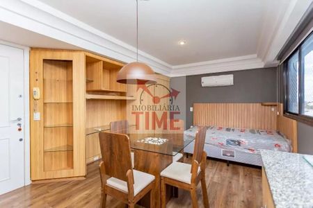 4_photo/94dce45009.cbd9561533afdf61-ATLAS-95c9fa1d-1f5c-4ab1-8a5d-129fb890a36d.jpg de apartamento à venda com 1 quarto, 28m² em Cristo Rei, Curitiba