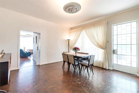 2_photo/94dce45127.cdd4f02be08f0036-ATLAS-3400f2f5-e5d6-4e00-be93-d5b968339586.jpg de casa à venda com 3 quartos, 350m² em Jardim Botânico, Curitiba