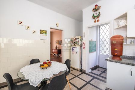 11_photo/94dce45127.cdd4f02be08f0036-ATLAS-937c189d-257e-4f0a-9873-d255fca0d0f7.jpg de casa à venda com 3 quartos, 350m² em Jardim Botânico, Curitiba