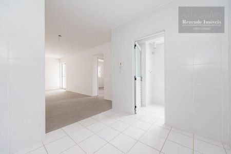 30_photo/94dce451cf.1e45375cdc56aaad-ATLAS-4ead9f02-82ab-4eac-aad4-fa63683b738d.jpg de apartamento à venda com 2 quartos, 73m² em Cristo Rei, Curitiba