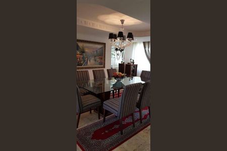 34_photo/94dce451eb.e6f02a1e96aef2b1-ATLAS-c85994fe-31b8-457b-bd61-2f8687668e45.jpg de apartamento à venda com 3 quartos, 350m² em Cristo Rei, Curitiba