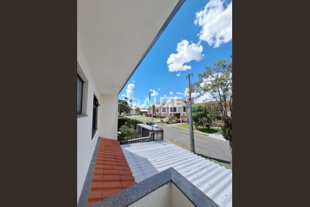 5_photo/94dce45283.ceff8192393c33de-ATLAS-5f77c3ee-7569-435f-b359-9f71caa570df.jpg de casa à venda com 4 quartos, 151m² em Cristo Rei, Curitiba