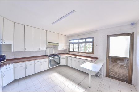 7_photo/94dce45433.ff814dd41d6488d0-ATLAS-9d5df895-23be-46c4-a0c5-dab39a16d0c6.jpg de casa à venda com 4 quartos, 369m² em Jardim Botânico, Curitiba