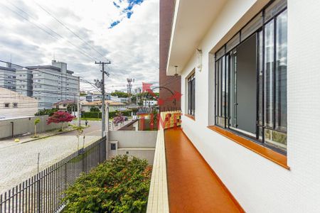 21_photo/94dce45459.6d966f5fb5582f4e-ATLAS-51fc63a3-71bc-4faf-84e7-c7efba4fe1cc.jpg de casa à venda com 5 quartos, 216m² em Jardim Botânico, Curitiba