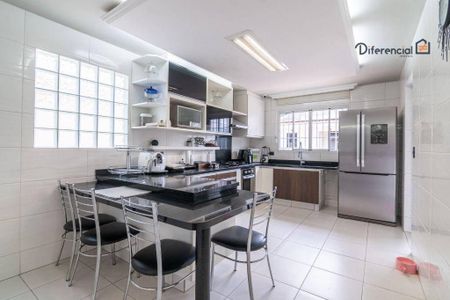 10_photo/94dce45653.bf715cf38593668c-ATLAS-78adcf18-7f83-4e39-b63f-acb02feaed53.jpg de casa à venda com 3 quartos, 250m² em Jardim Botânico, Curitiba