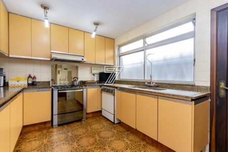 1_photo/94dce4569f.9e8f1c97e4a047f1-ATLAS-dff9db38-0fed-442a-b563-1bfb19e3b4a4.jpg de casa à venda com 2 quartos, 343m² em Jardim Botânico, Curitiba