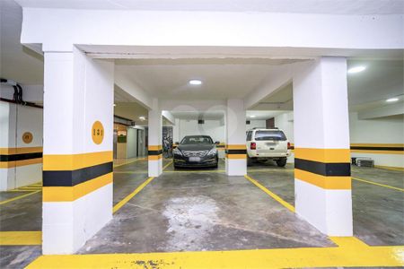 3_photo/94dce45c47.a09f5c825cd18e29-ATLAS-c944397a-b61b-4c4e-a669-192d7ddf3b8f.jpg de apartamento à venda com 1 quarto, 350m² em Rebouças, Curitiba