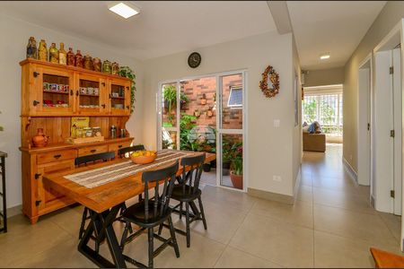 2_photo/94dce46257.43db530d54a7ae8f-ATLAS-0fd6c3b3-cfda-410c-8ca4-7585323d5c3e.jpg de casa à venda com 3 quartos, 128m² em Jardim Botânico, Curitiba