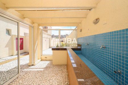 43_photo/94dce467c5.72fc516e6ab264c7-ATLAS-de8ea319-d967-47ae-ab93-ff030e6ec519.jpg de apartamento à venda com 2 quartos, 75m² em Rebouças, Curitiba